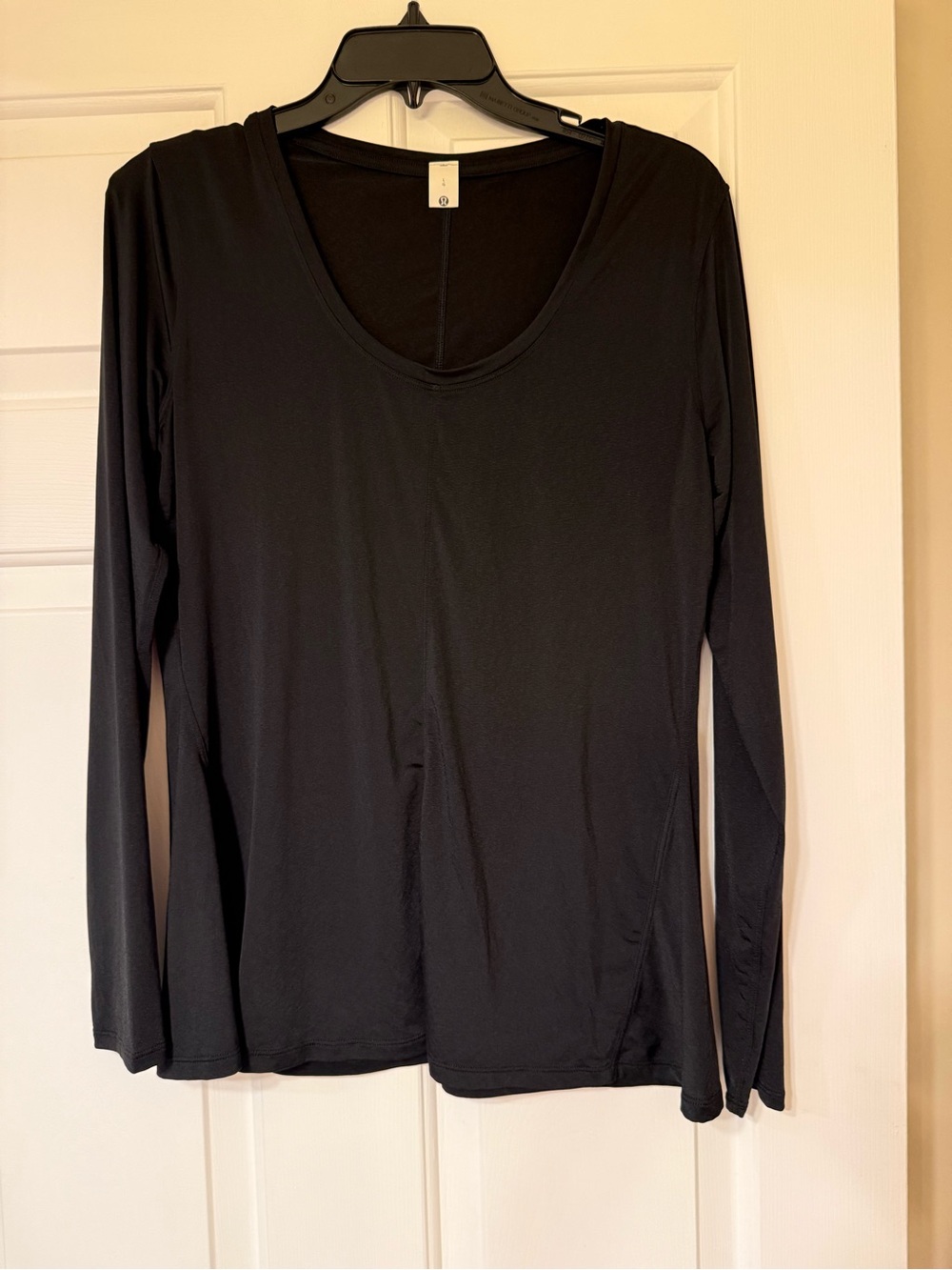 Lululemon lightweight Women’s Black Long Sleeve Scoop Neck Top